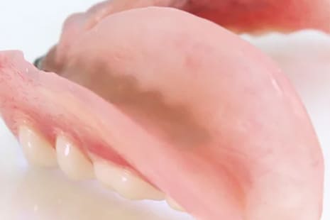 アゴと歯ぐきへの衝撃を吸収するショックアブソーバー機能